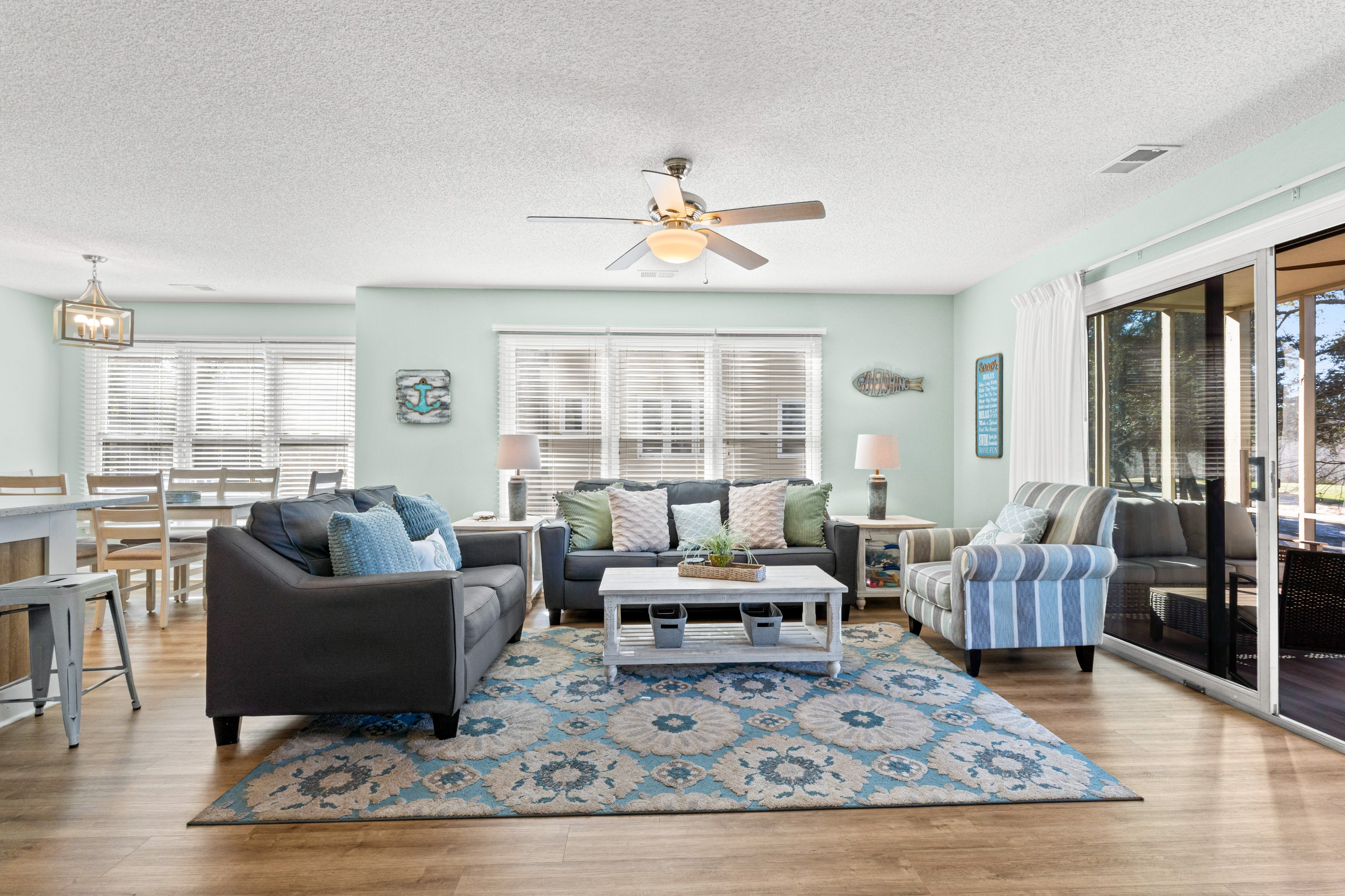 Beachside resort condo with screened balconies & golf