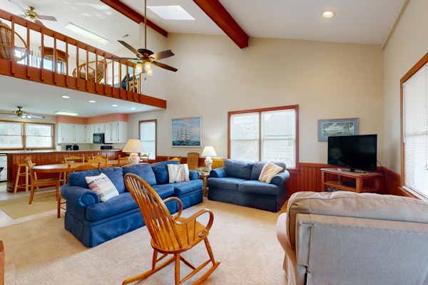 Coastal home with large deck, close to beach and local attractions