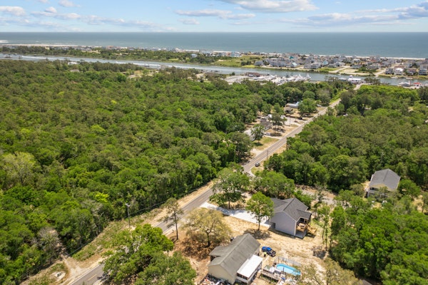 Lower-level home with patio, grill, outdoor shower, streaming, central AC