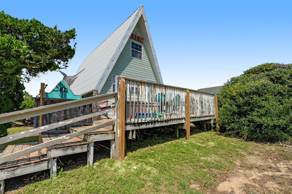 Attractive & Dog-Friendly Beachfront House w/Private W/D, AC, Free WiFi, & Patio