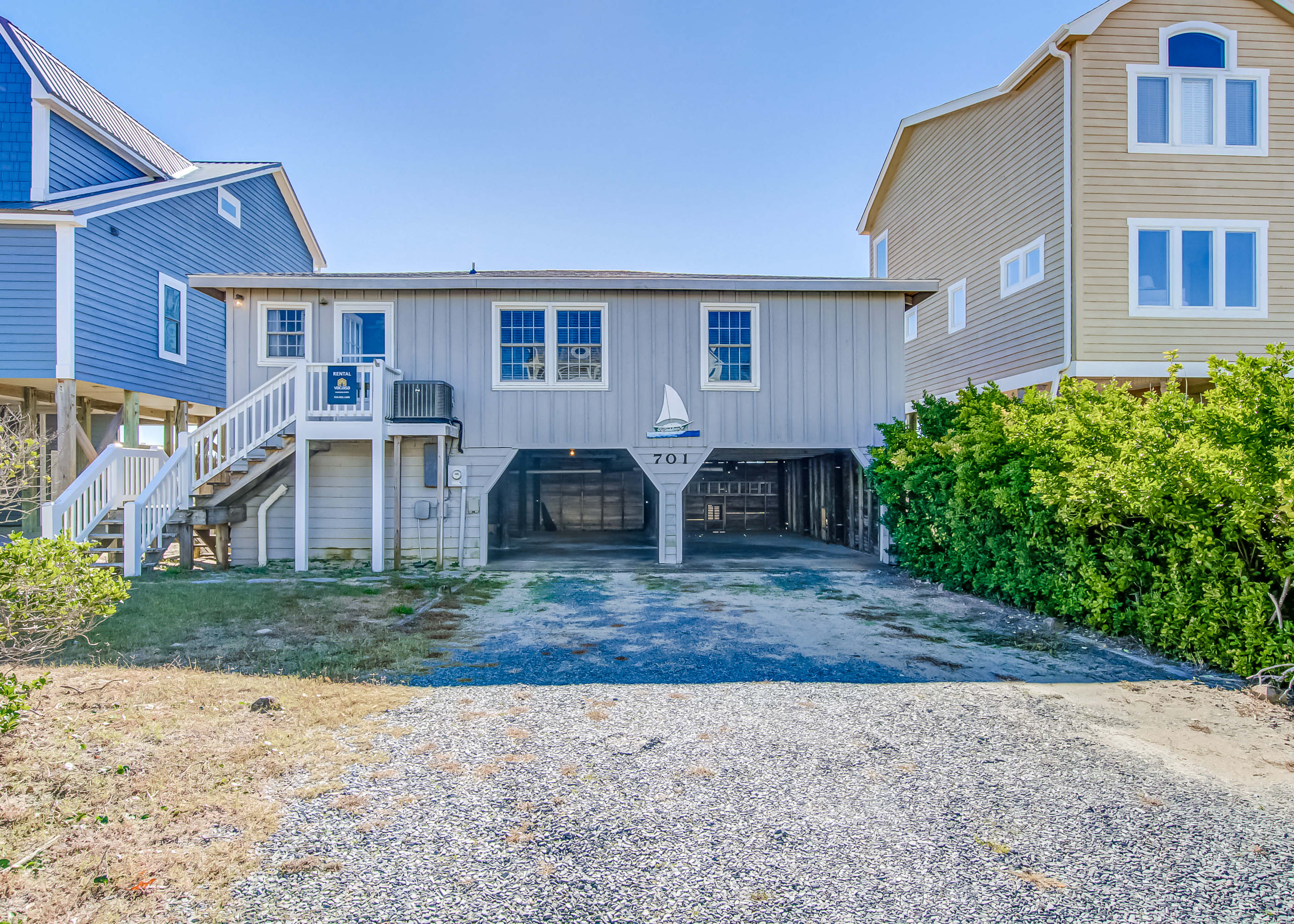 Oceanfront Screened Porch with Private Beach Boardwalk, WiFi, AC, Outdoor Shower