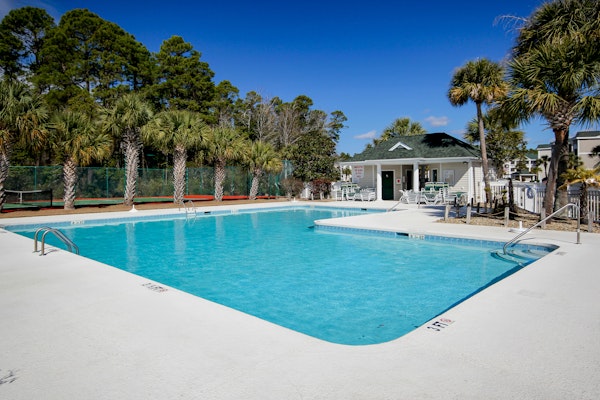 Dreamy lakefront condo near the beach with WiFi, private patio & shared pool