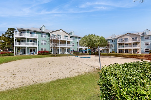 Gated golf resort condo with balcony, AC, deck, WiFi, volleyball, & tennis