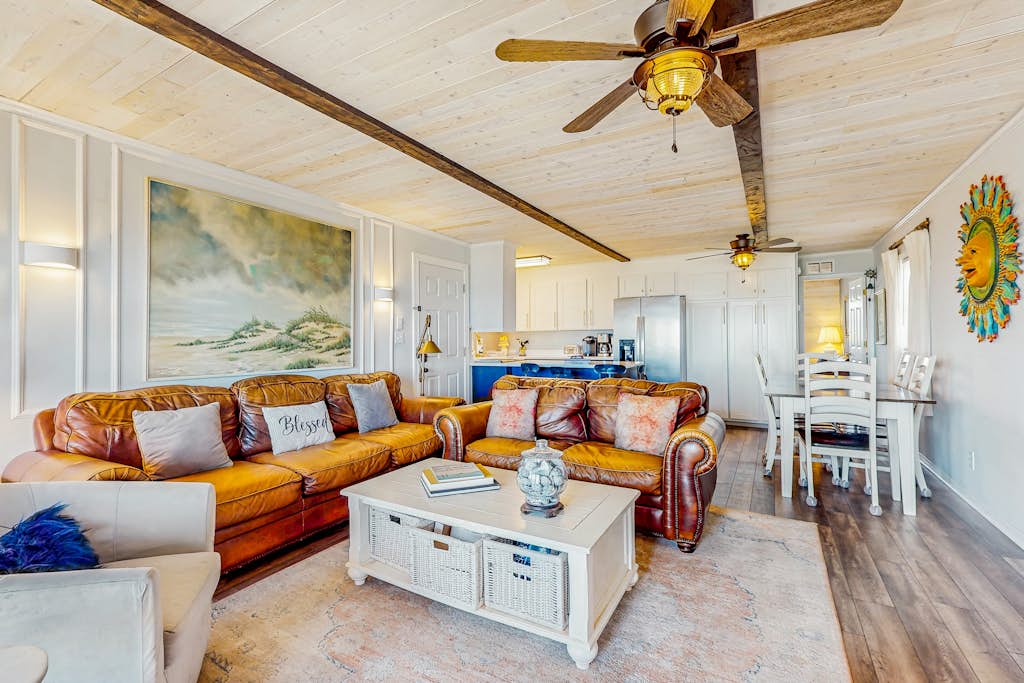 Oceanfront w/ beach access, amazing views, hot tub, kitchen, & smart TVs