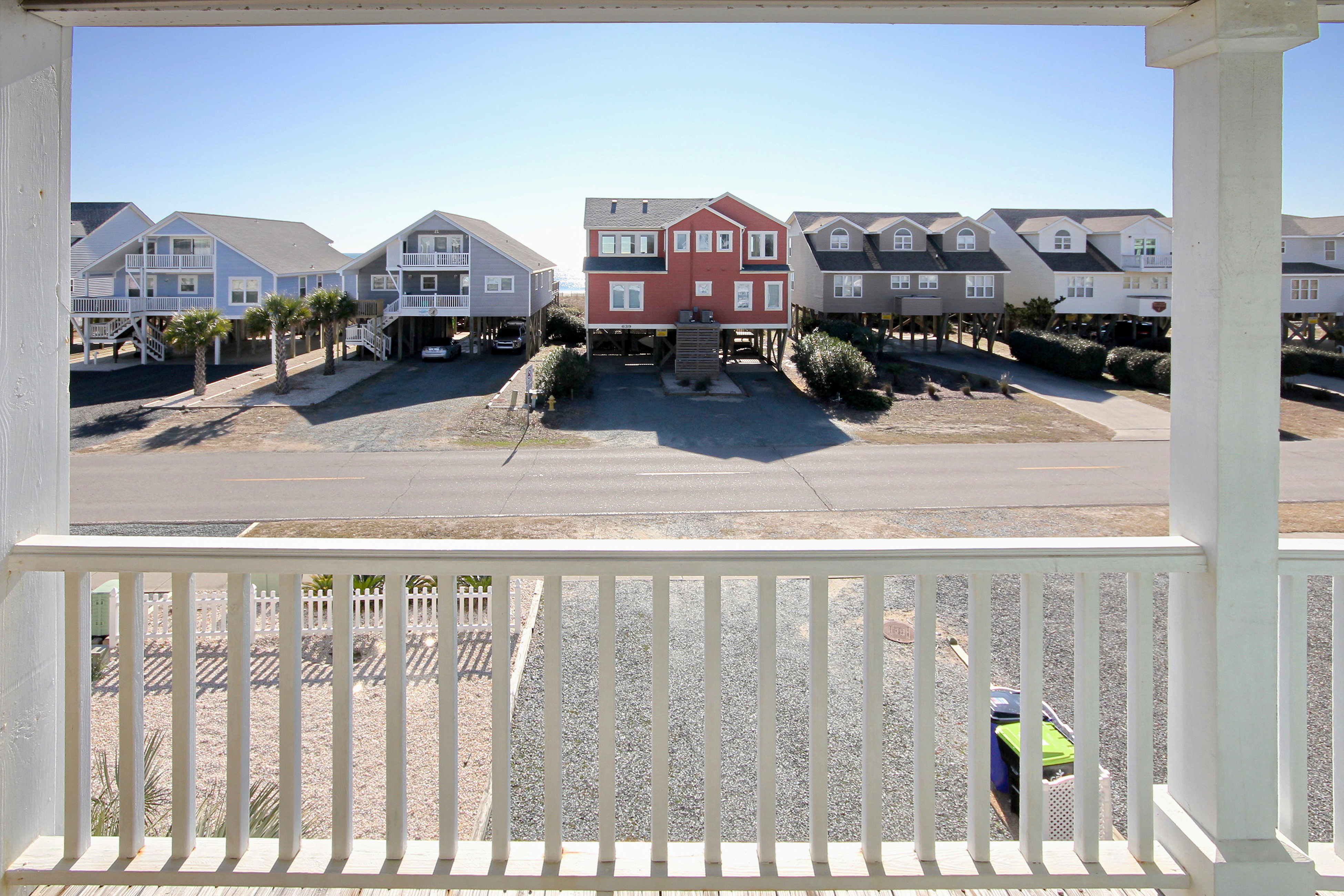 Fantastic, Multi-Level Home Across From Beach w/Free WiFi, AC, W/D, Deck