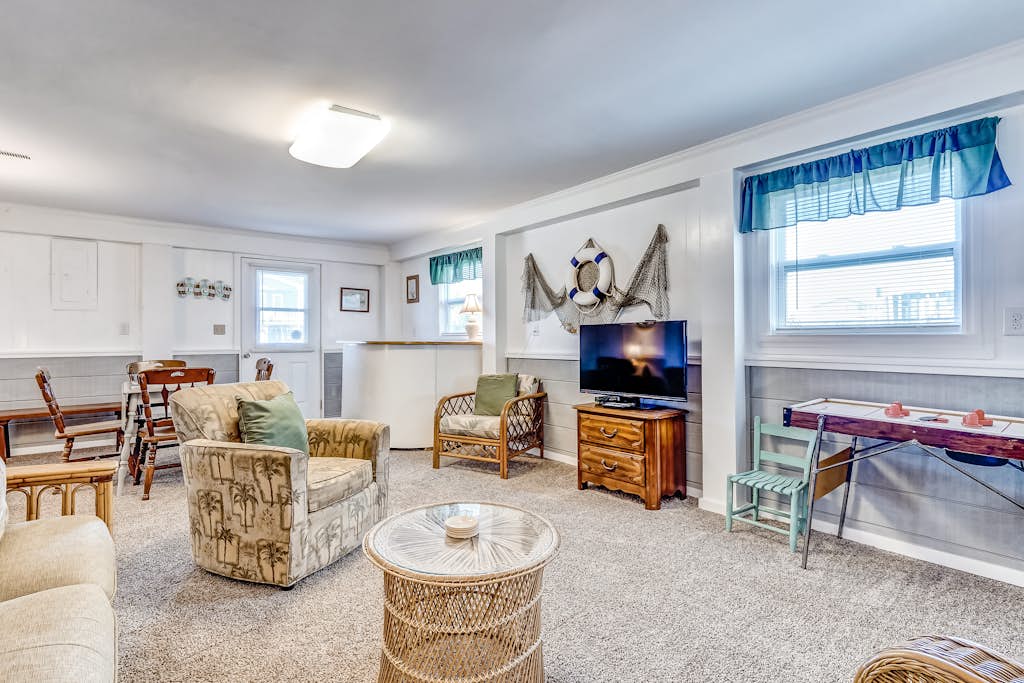 Inviting Oceanfront Home w/Covered & Screened-In Porches, Free WiFi, Sundeck, AC