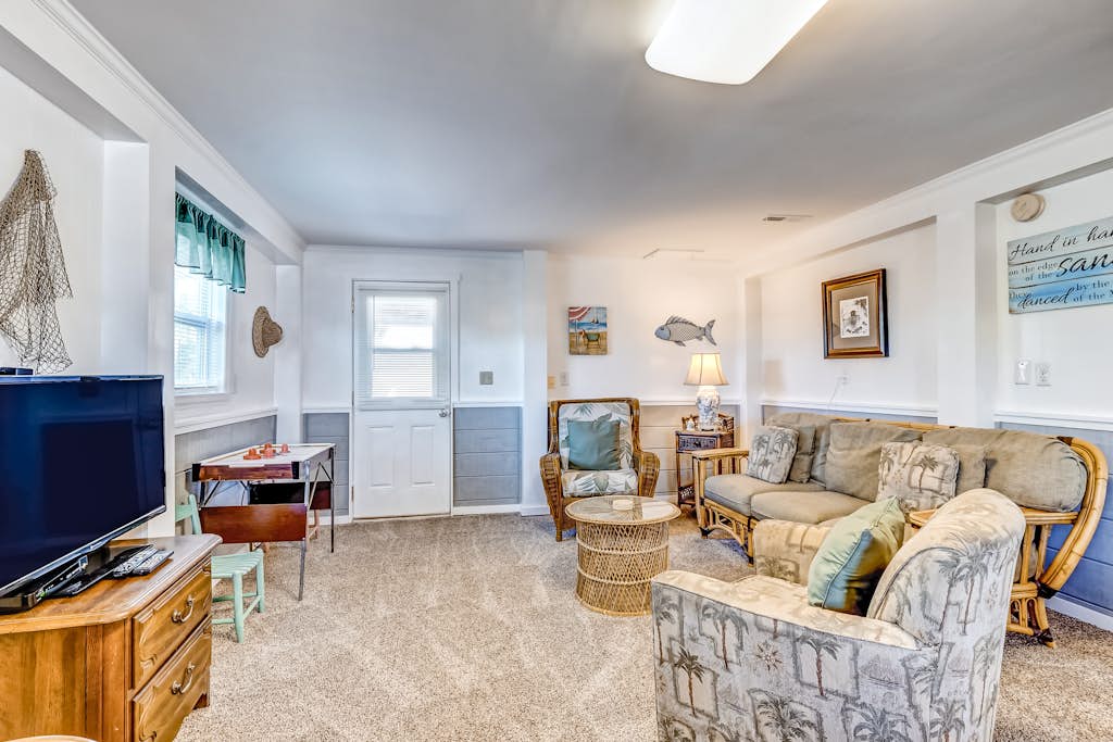 Inviting Oceanfront Home w/Covered & Screened-In Porches, Free WiFi, Sundeck, AC