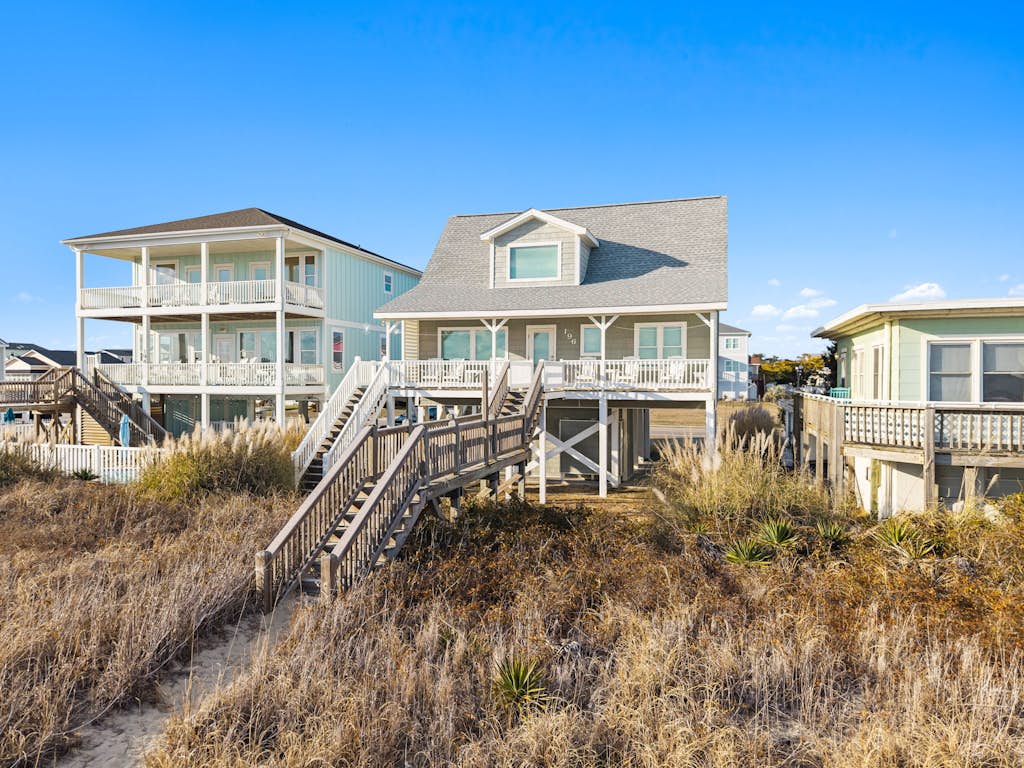 Barefeet Retreat: Oceanfront home with a Private Beach Access and Spacious Covered Porches