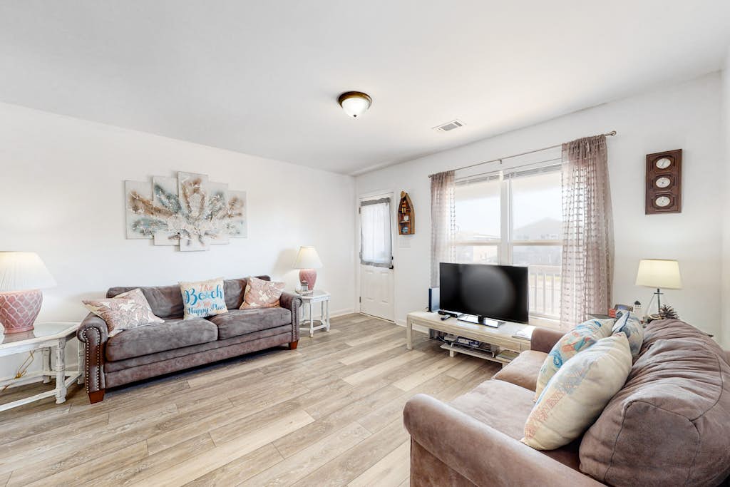 Casper's Hideaway: Dog-Friendly Coastal Home, Patio