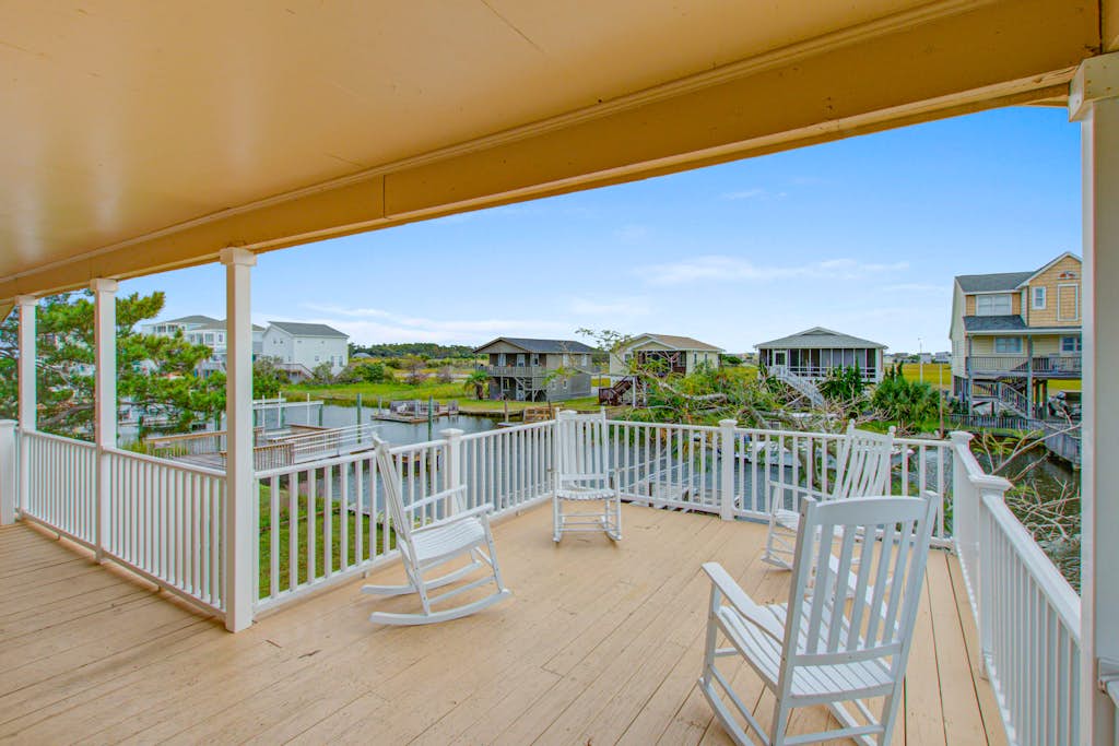 Fantastic Waterfront House w/Patio, Free WiFi, Private Washer/Dryer, Central AC