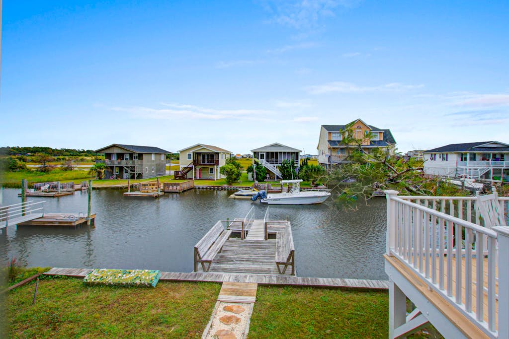Fantastic Waterfront House w/Patio, Free WiFi, Private Washer/Dryer, Central AC