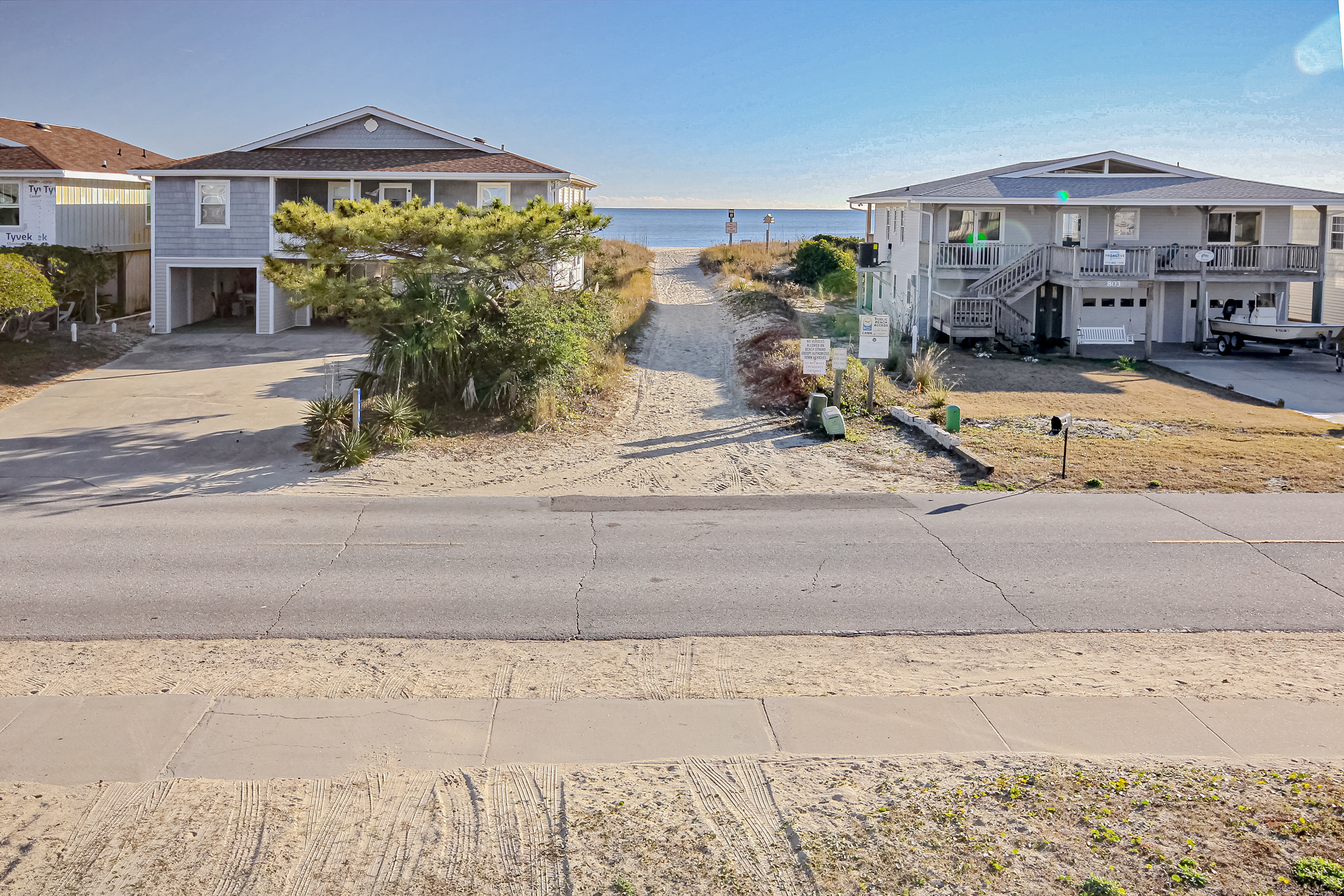 Beautiful Home Close to Beach w/Free WiFi, Central AC, Private W/D, Water Views