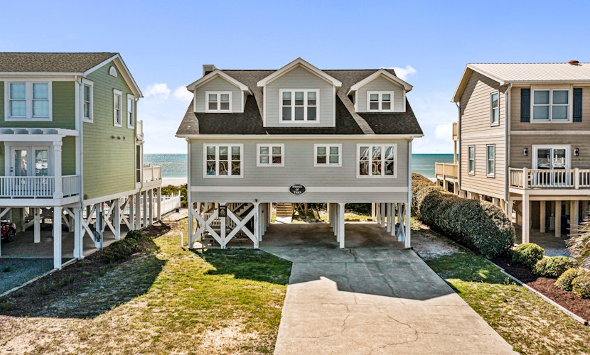 Renovated home w/two Oceanfront Covered Porches, Free WiFi, Central AC, W/D