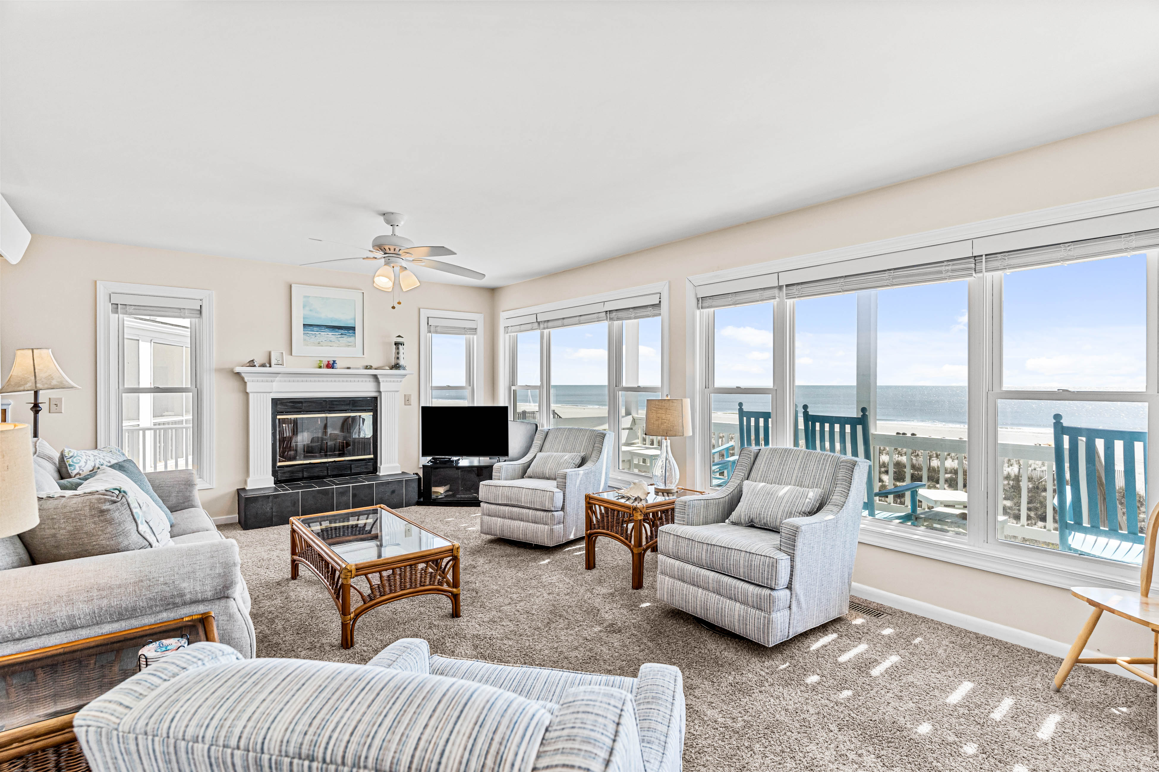 Renovated home w/two Oceanfront Covered Porches, Free WiFi, Central AC, W/D