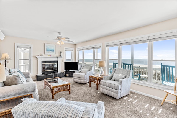 Renovated home w/two Oceanfront Covered Porches, Free WiFi, Central AC, W/D