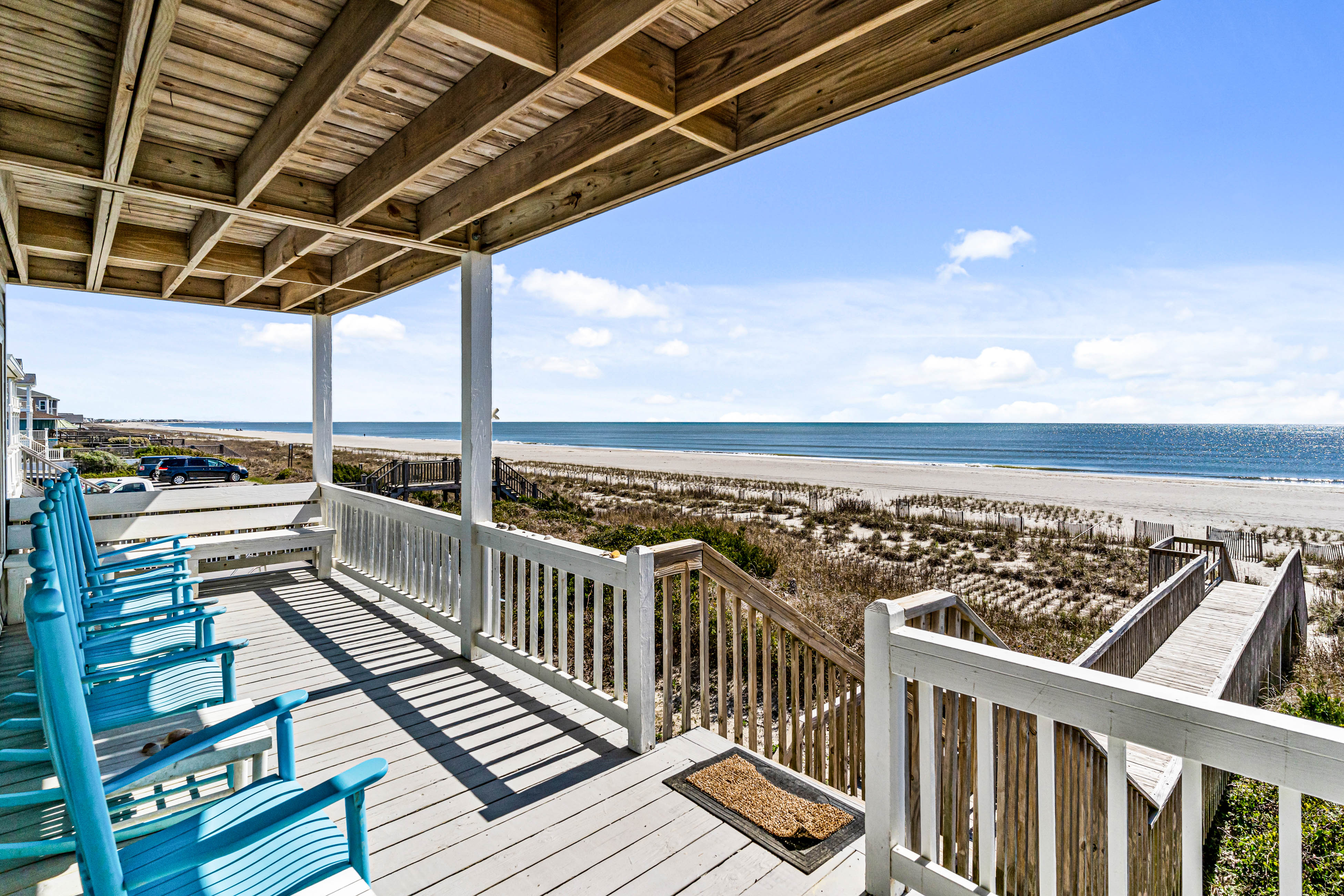 Renovated home w/two Oceanfront Covered Porches, Free WiFi, Central AC, W/D
