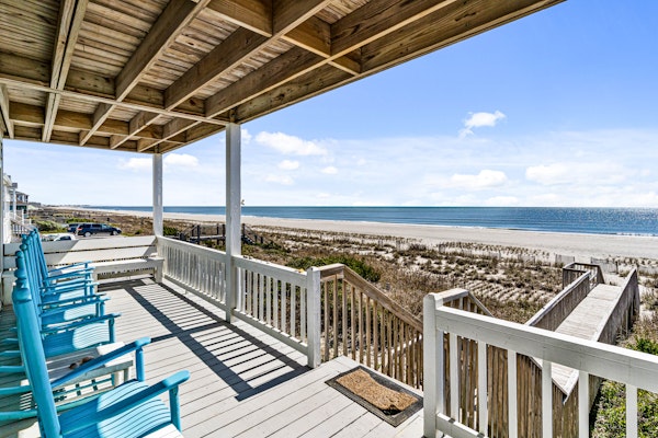Renovated home w/two Oceanfront Covered Porches, Free WiFi, Central AC, W/D