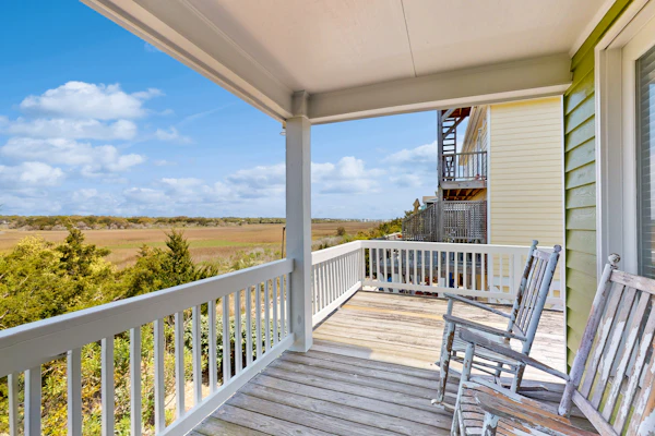 Attractive Home Across Street From Beach Access w/Free WiFi, Central AC, & W/D