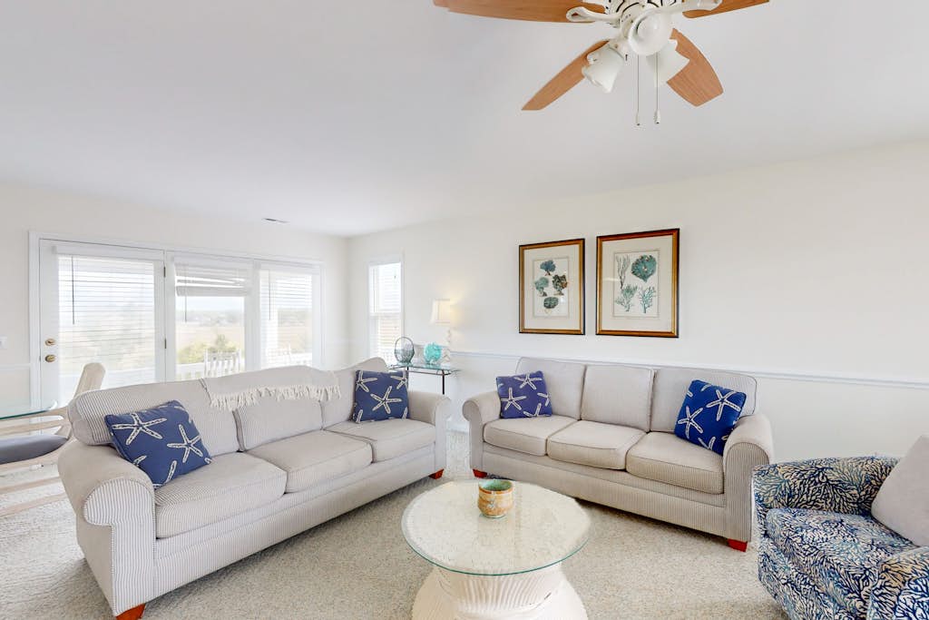 Attractive Home Across Street From Beach Access w/Free WiFi, Central AC, & W/D