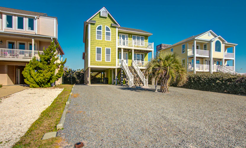 Attractive Home Across Street From Beach Access w/Free WiFi, Central AC, & W/D