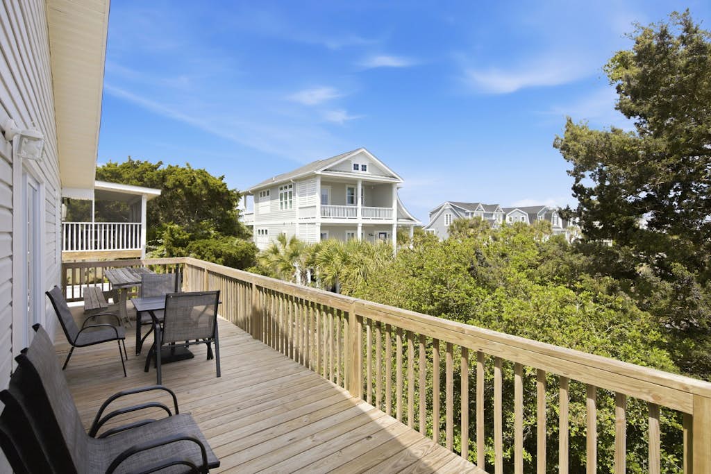 Dune Cottage Near Beach with Sundeck, Outdoor Shower, WiFi & Washer/Dryer