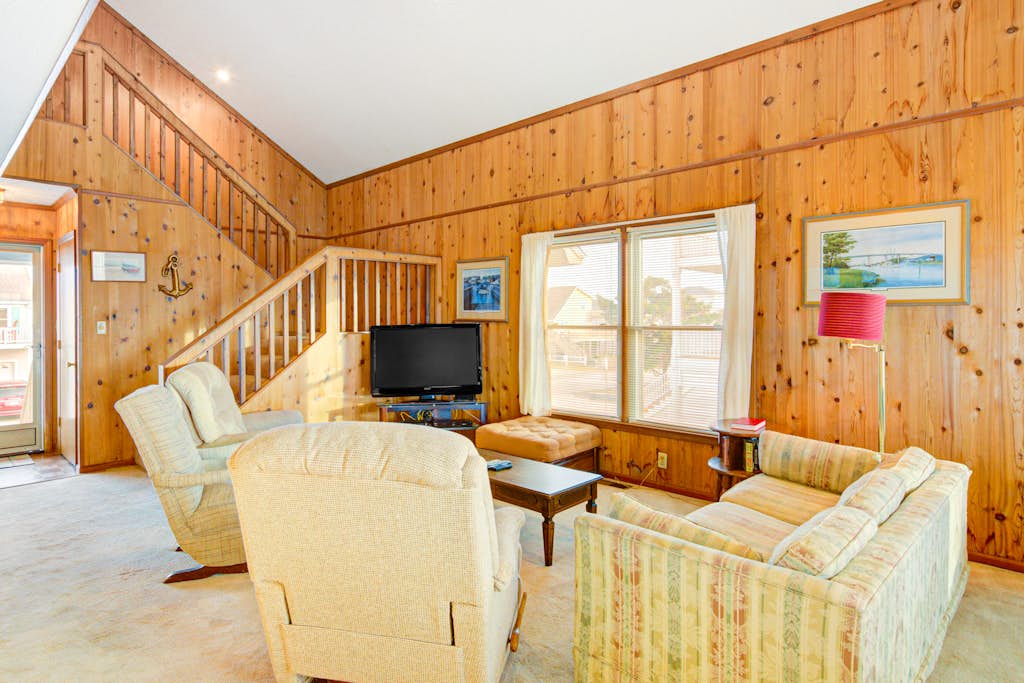 Spacious Dog-Friendly Beach Cottage with WiFi & Washer/Dryer