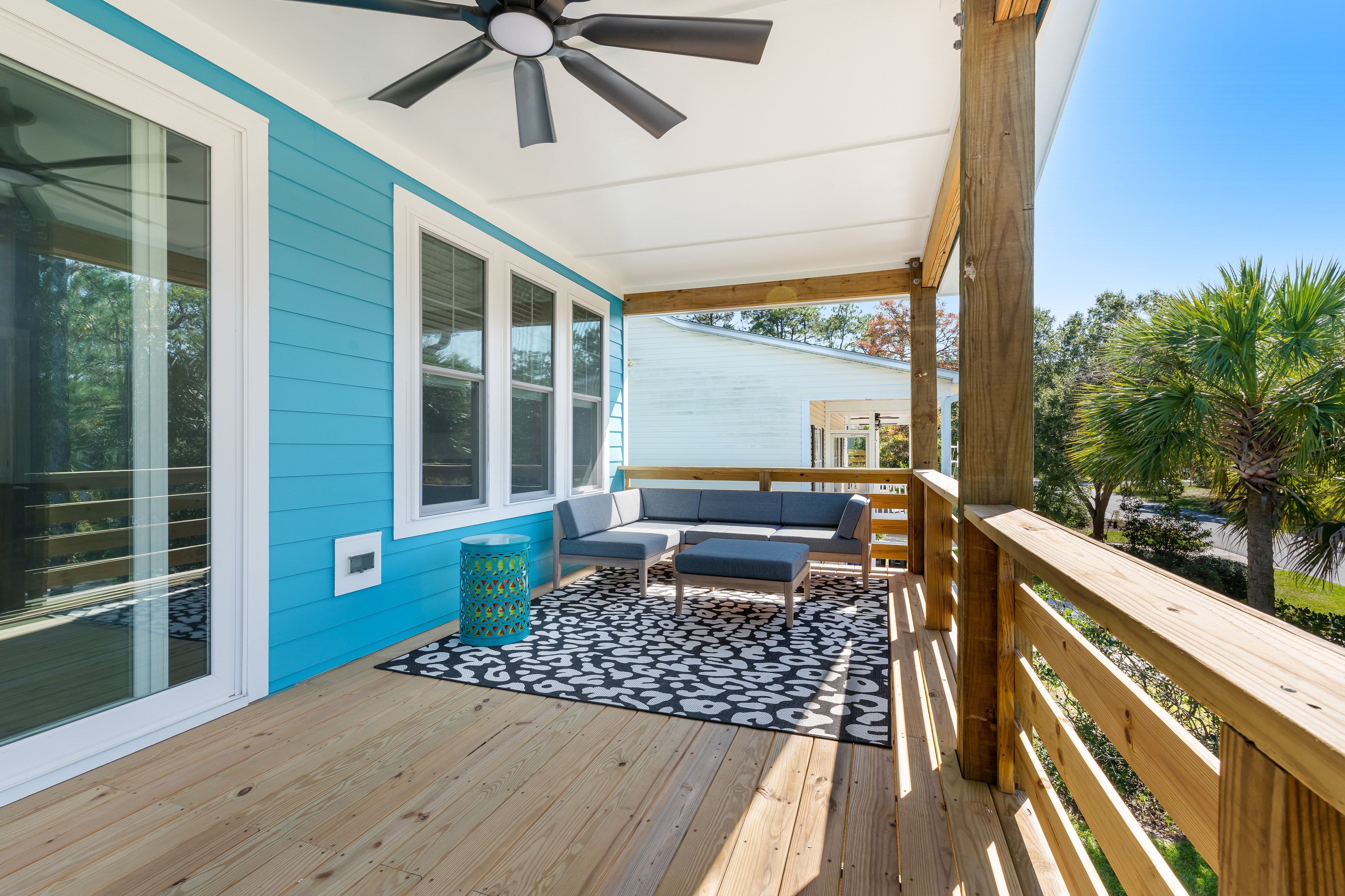 Dog-friendly home near the beach & Intracoastal with outdoor shower & deck