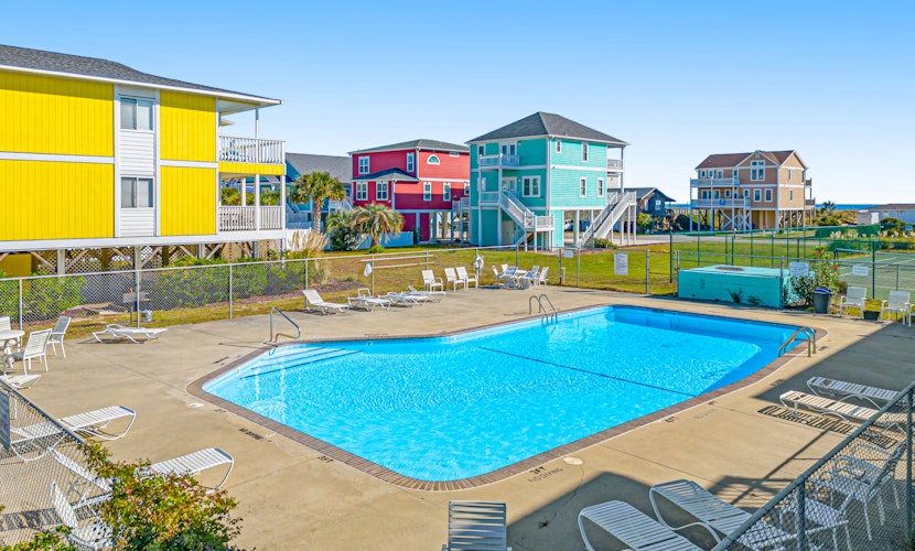 Condo near the beach with pool, tennis, BBQ area, balcony, & fireplace