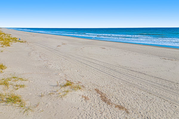 Condo near the beach with pool, tennis, BBQ area, balcony, & fireplace