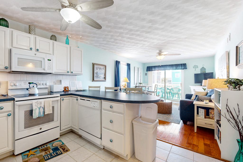 Condo near the beach with pool, BBQ area, balcony, & fireplace