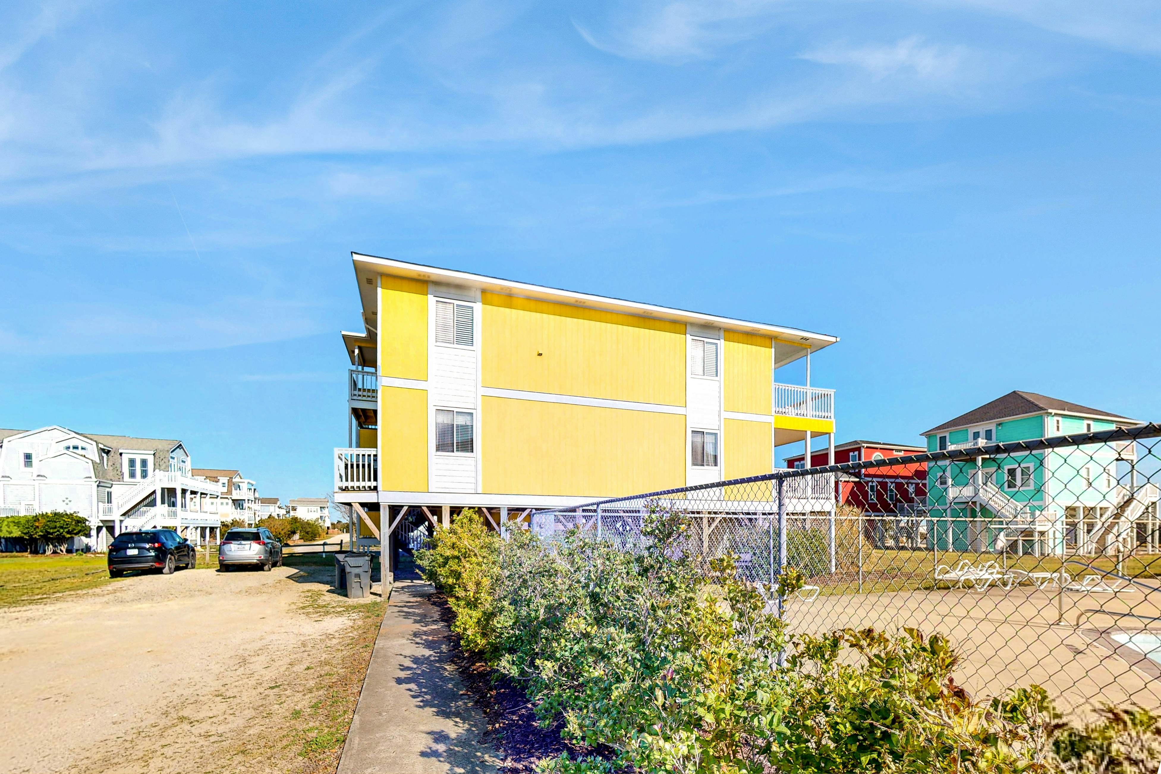 HB272 Sunshine Ally - Captain's  Villa 9-C