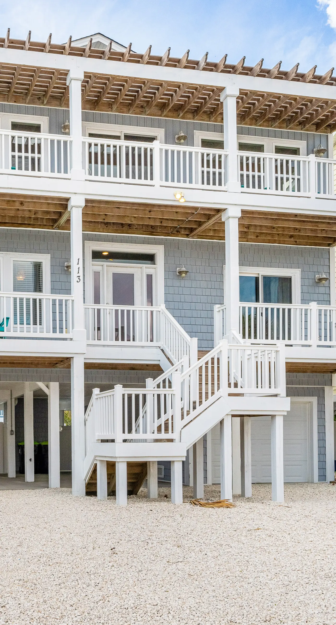 HB189 Glimmering Shell Hideaway