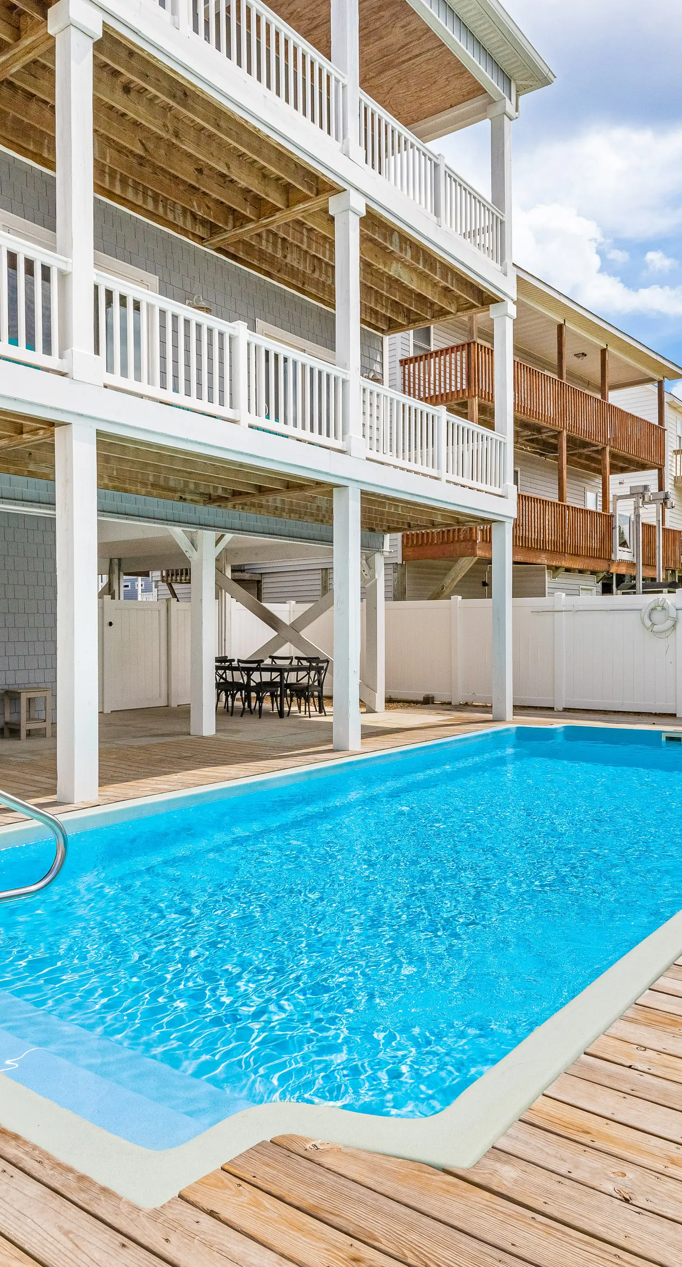 HB189 Glimmering Shell Hideaway