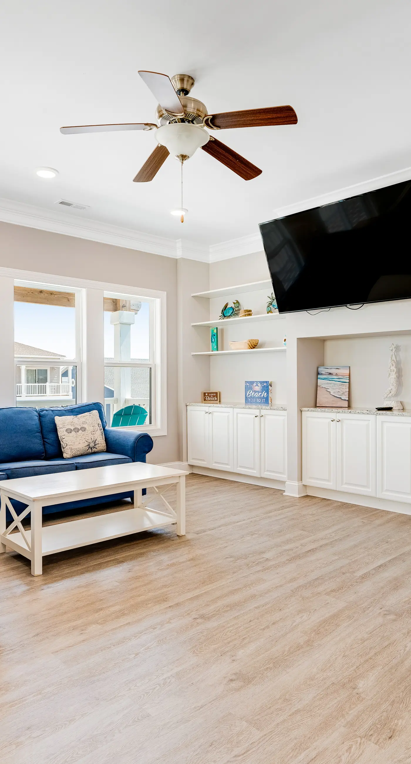 HB189 Glimmering Shell Hideaway