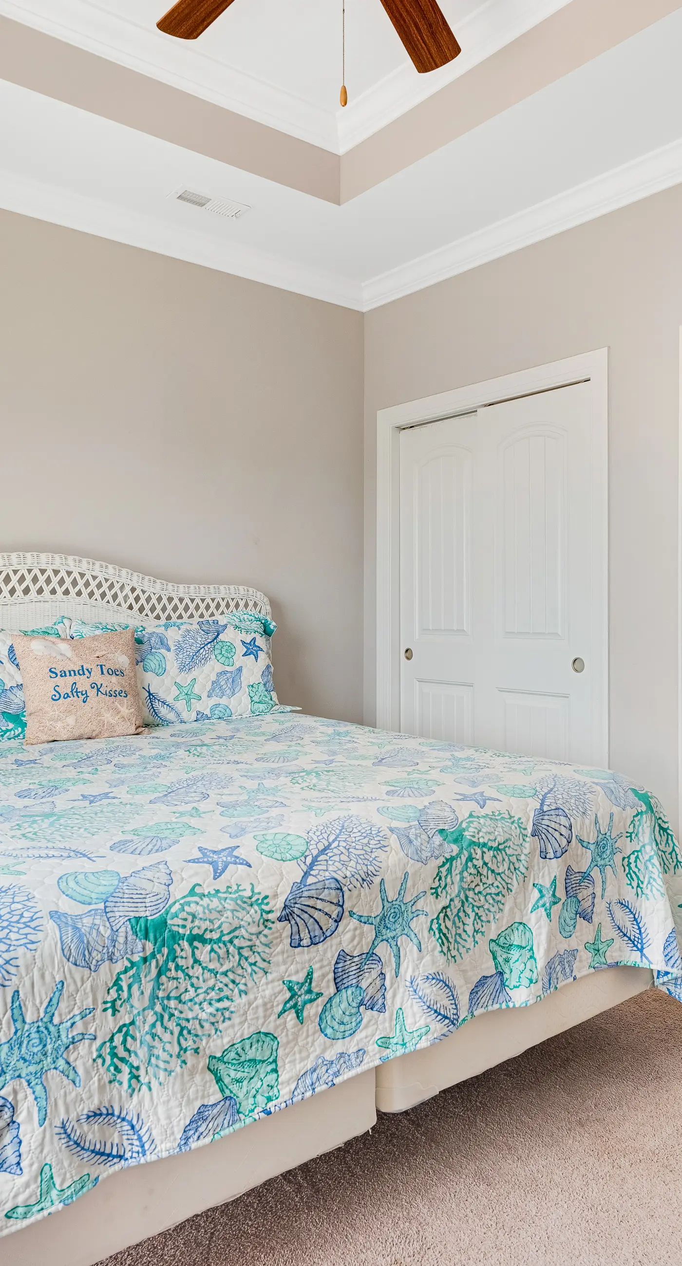 HB189 Glimmering Shell Hideaway