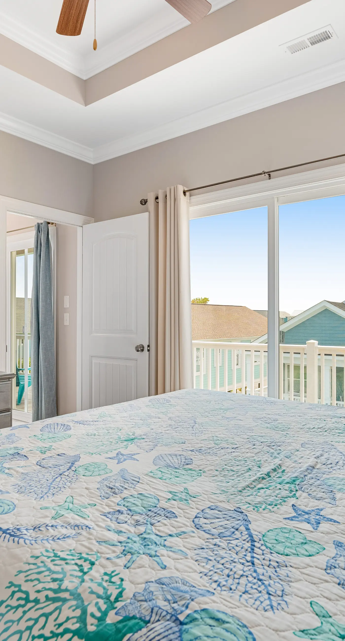 HB189 Glimmering Shell Hideaway