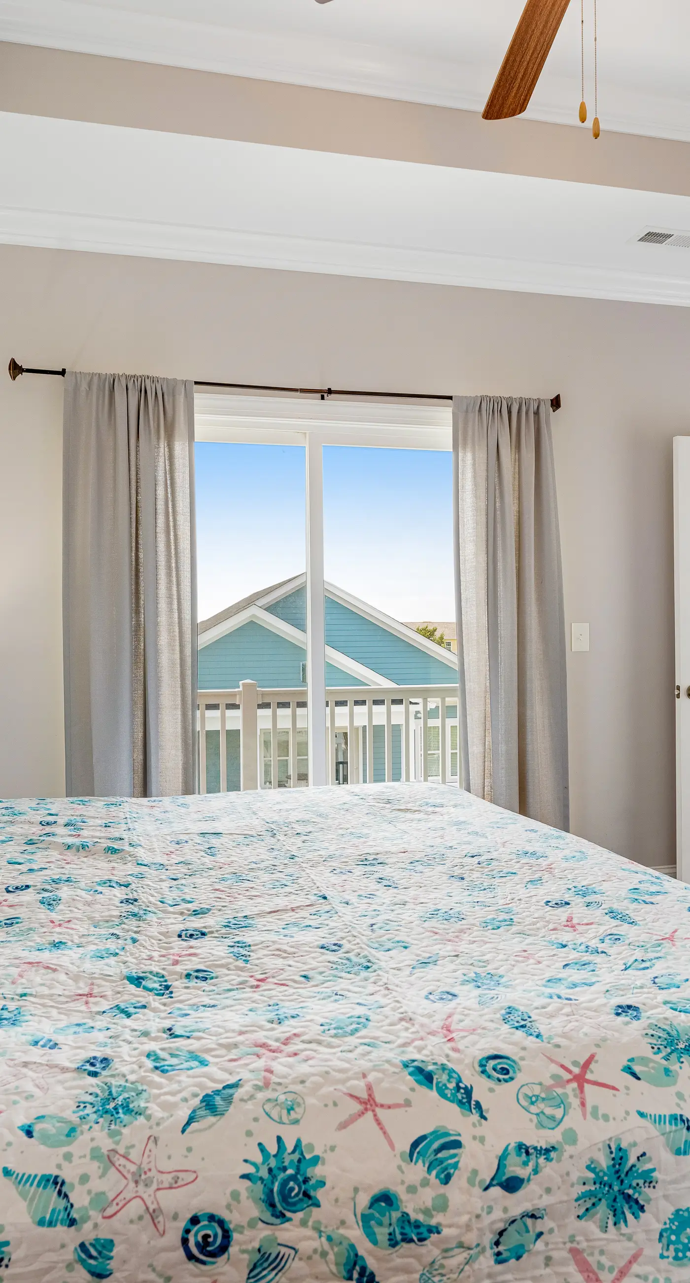 HB189 Glimmering Shell Hideaway