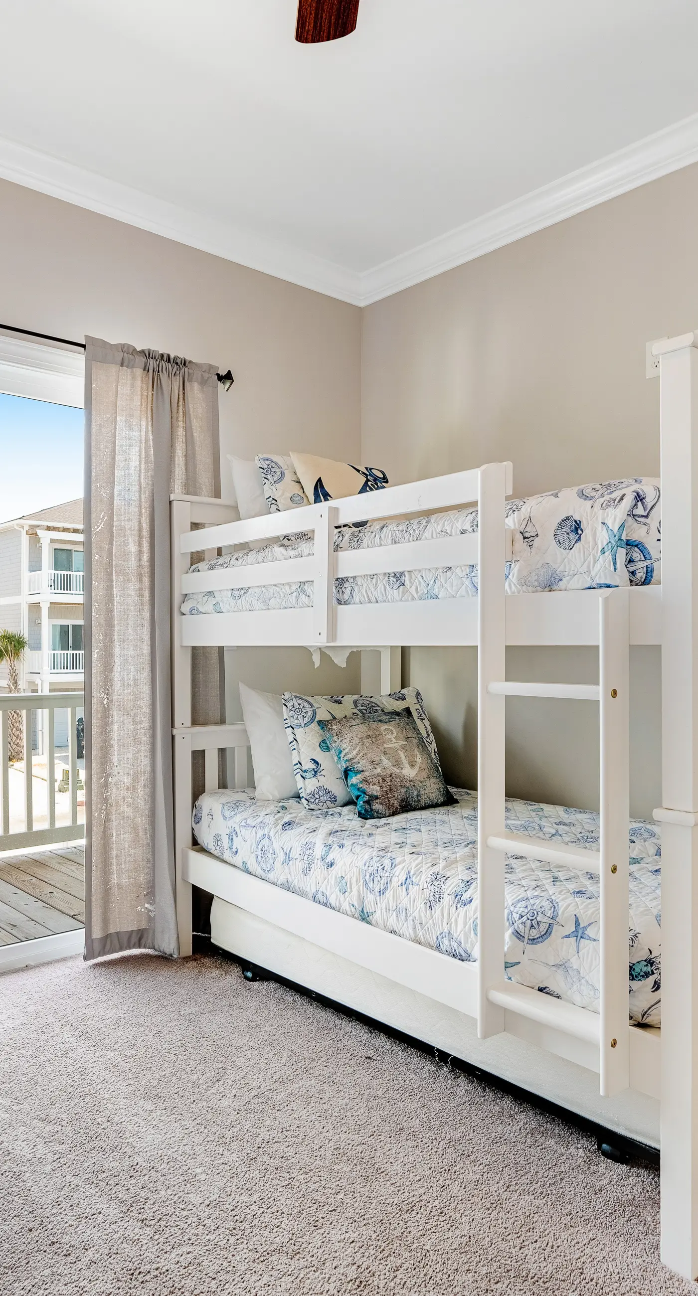 HB189 Glimmering Shell Hideaway