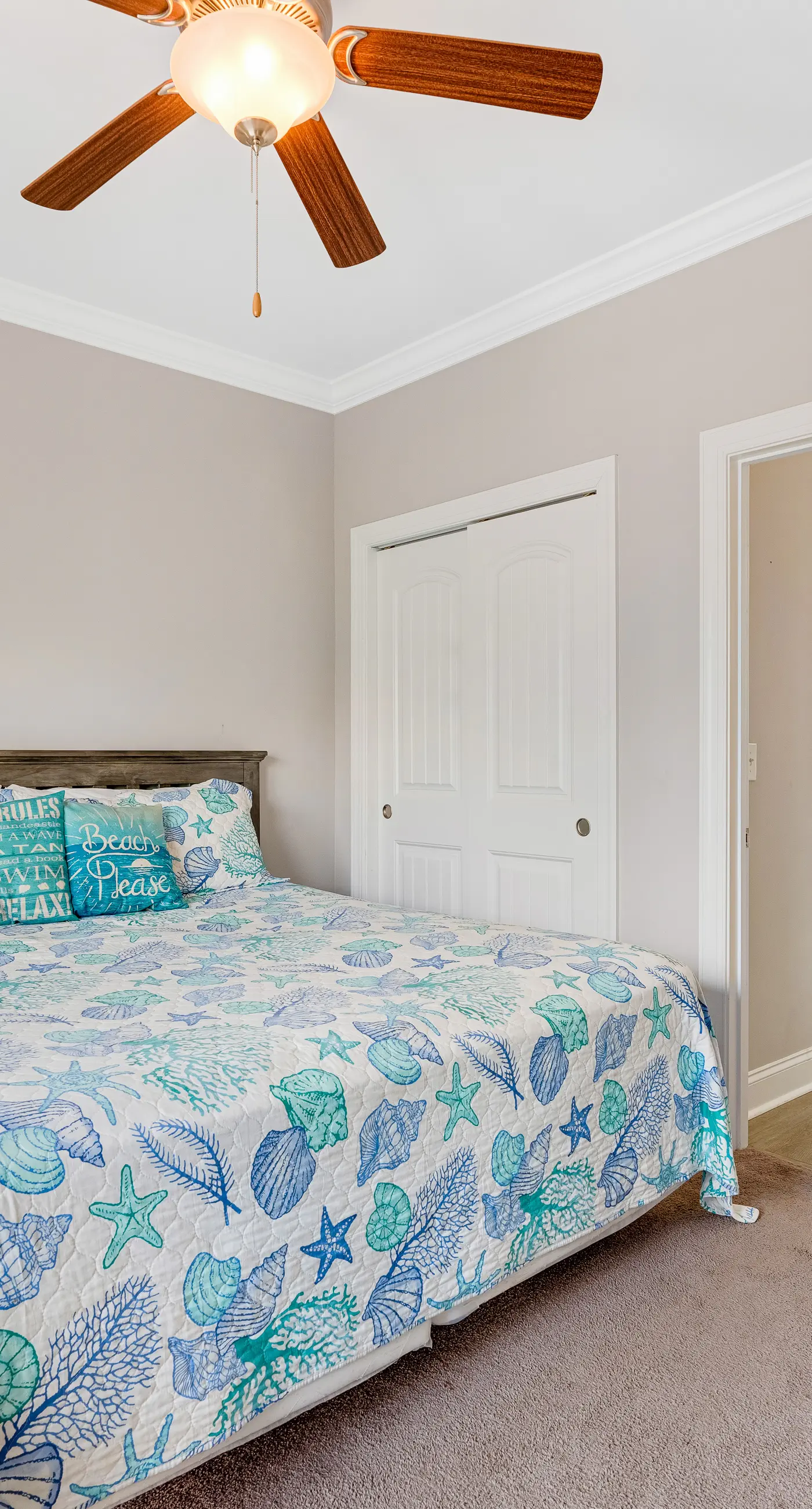 HB189 Glimmering Shell Hideaway