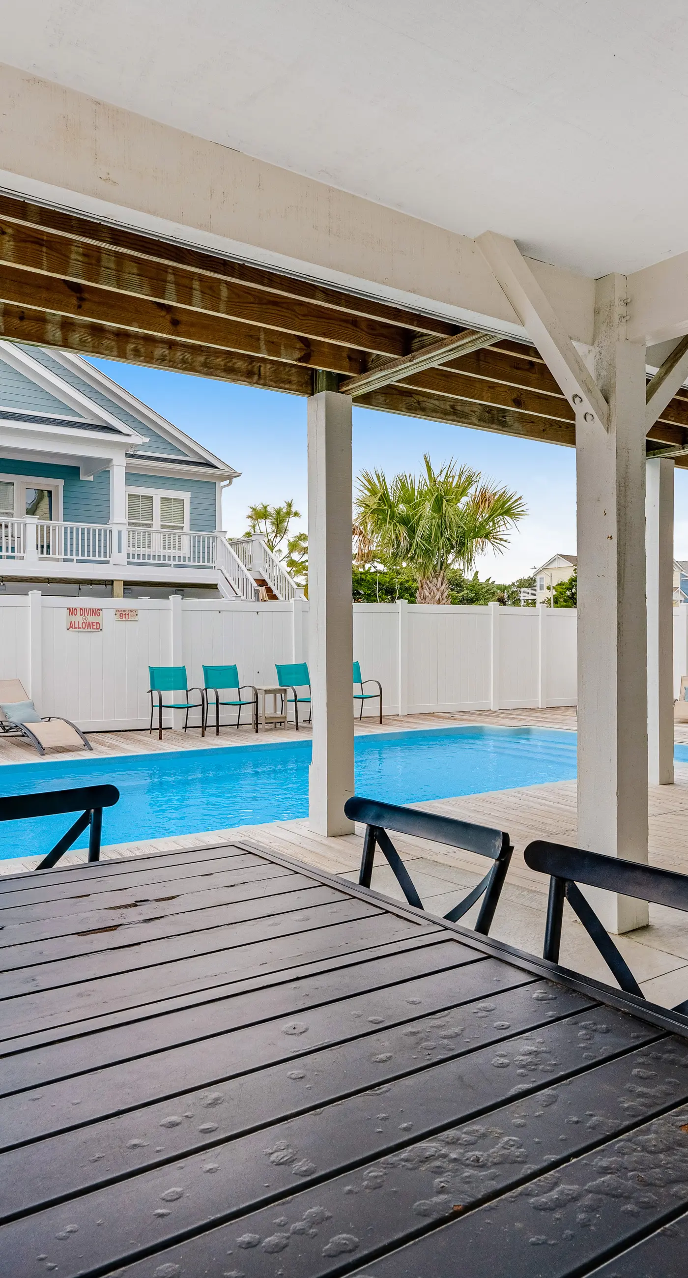 HB189 Glimmering Shell Hideaway