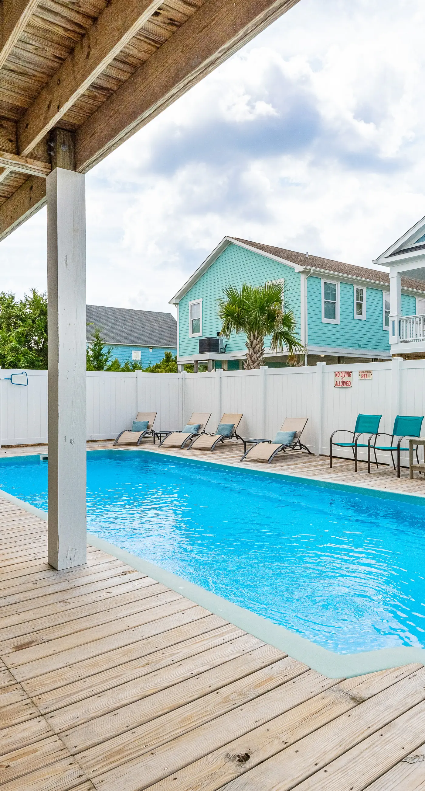 HB189 Glimmering Shell Hideaway