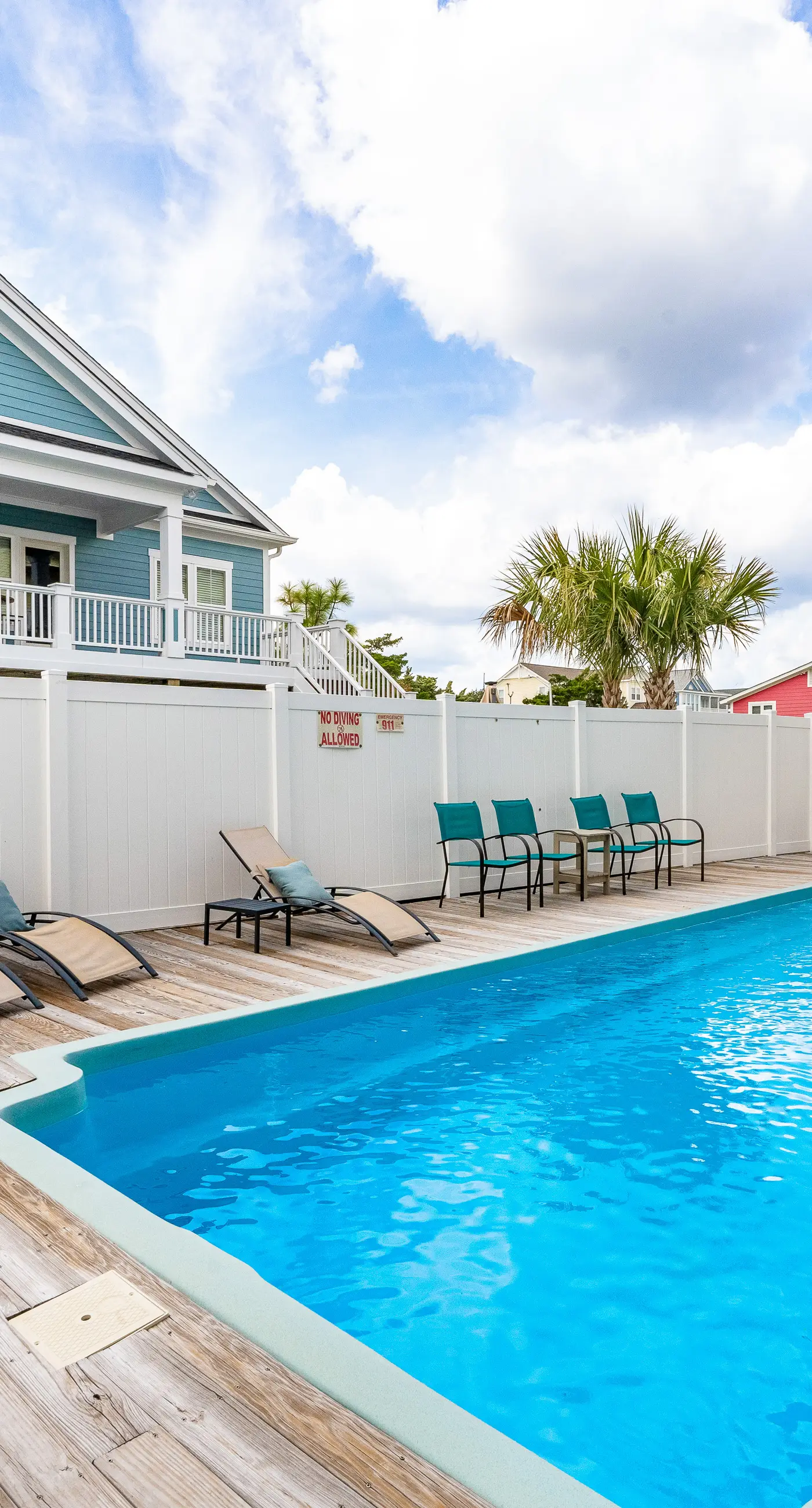 HB189 Glimmering Shell Hideaway