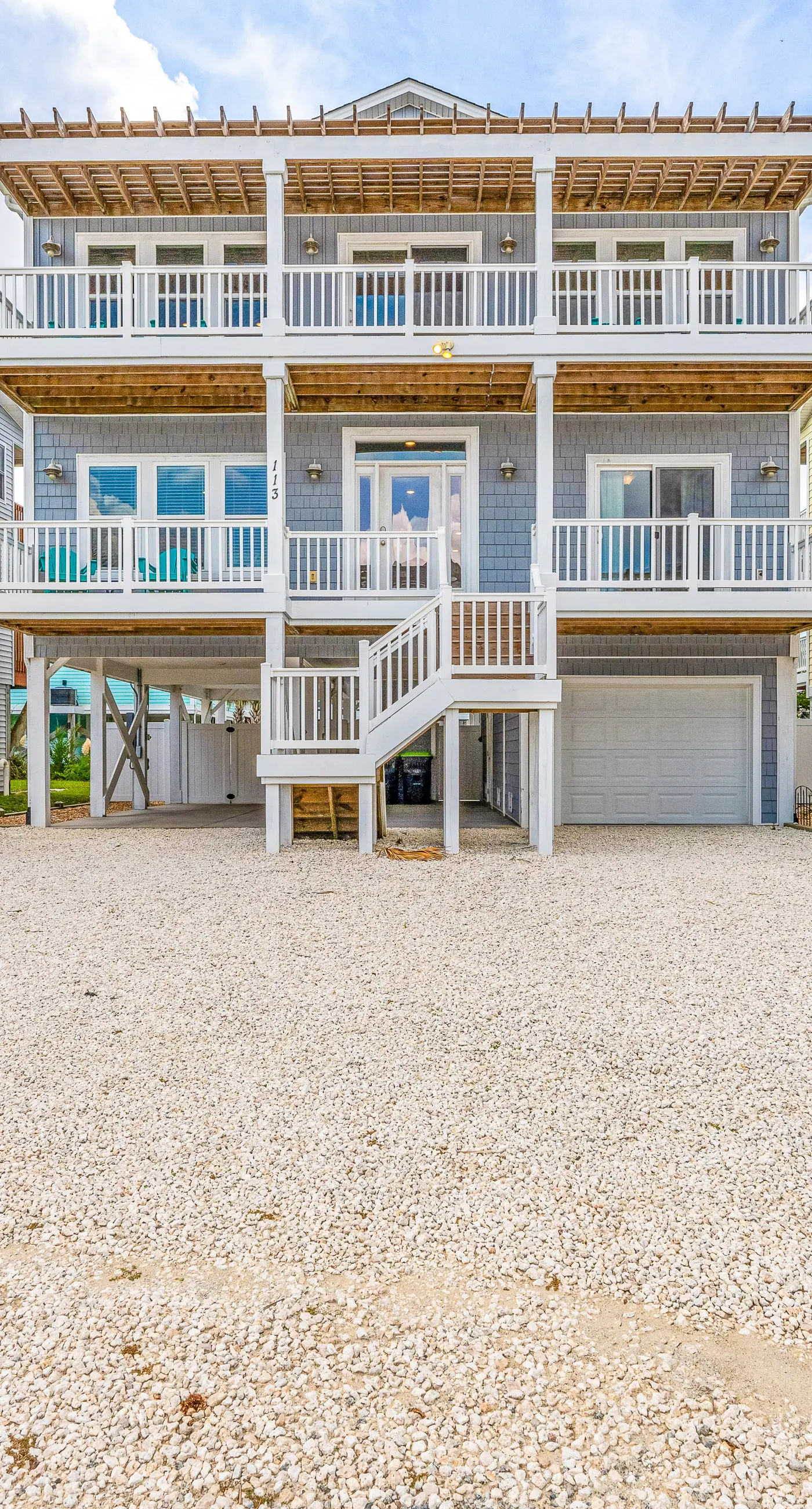 HB189 Glimmering Shell Hideaway