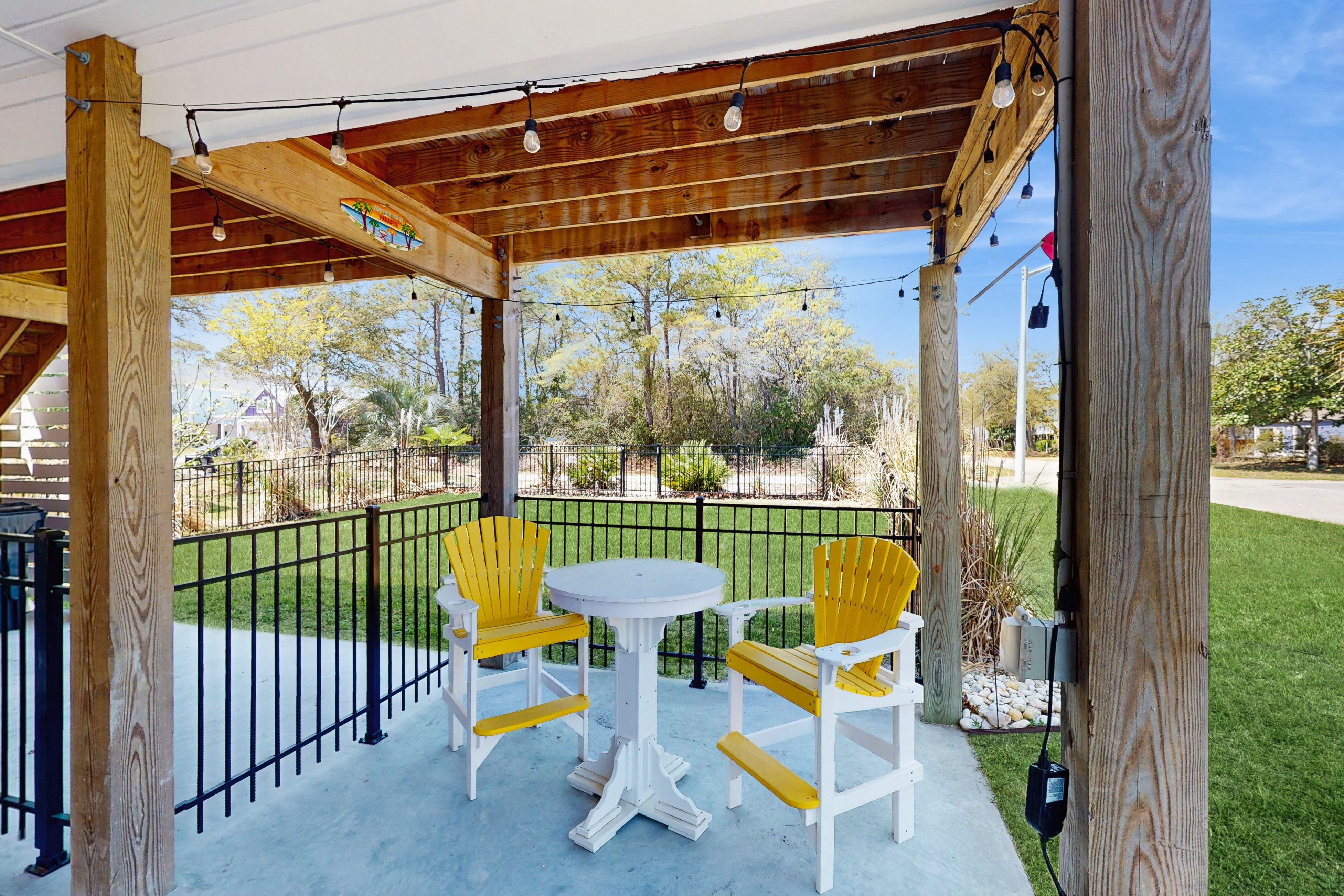 1st-floor apt near the beach with kitchenette, patio, & electric vehicle charger