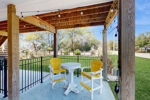 1st-floor apt near the beach with kitchenette, patio, & electric vehicle charger