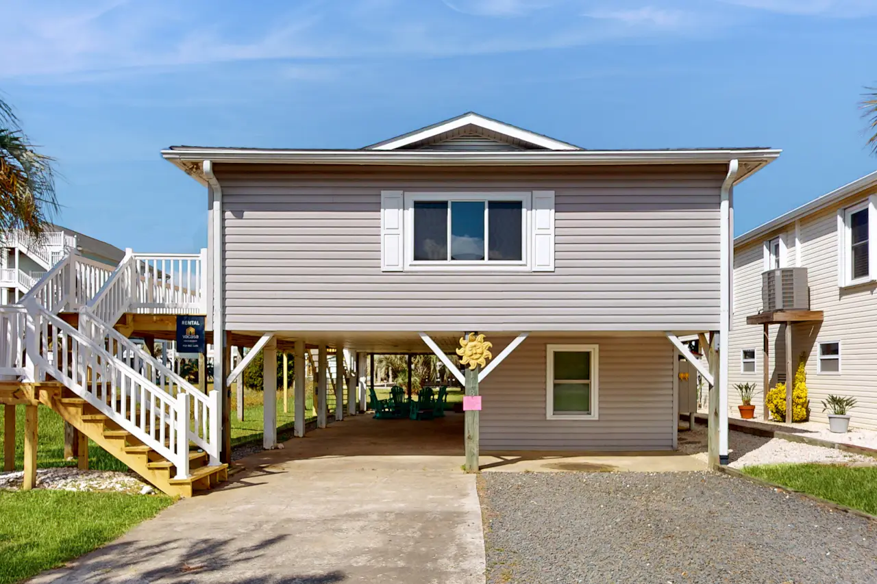 HB237 Holden onto Sunshine | 3 Bed Holden Beach, NC House | Vacasa