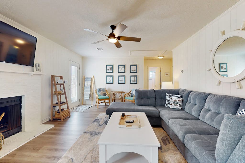 Bright Home with Deck, Patio, High-Speed WiFi, W/D, & Central AC - Near Beach