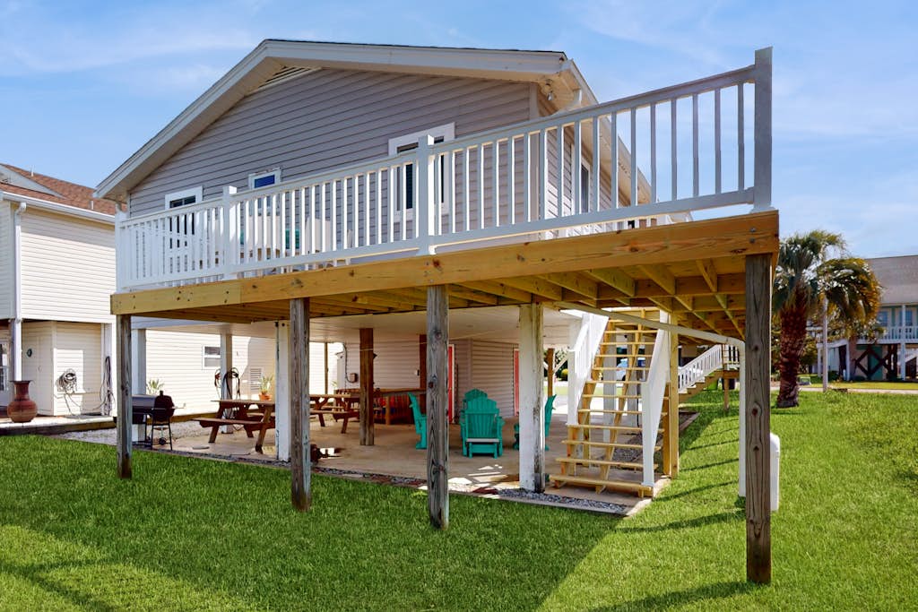 Bright Home with Deck, Patio, High-Speed WiFi, W/D, & Central AC - Near Beach