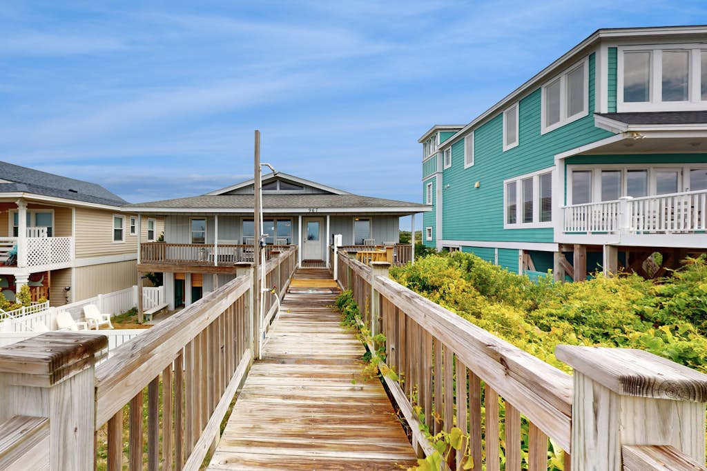 The Summer House: Oceanfront Cozy Cottage Private Pool with Hydrotherapy Spa