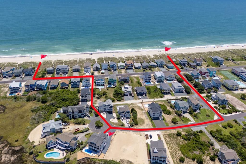 Beach Hunters- Spacious newly built coastal home with scenic views, private pool & Tiki Bar